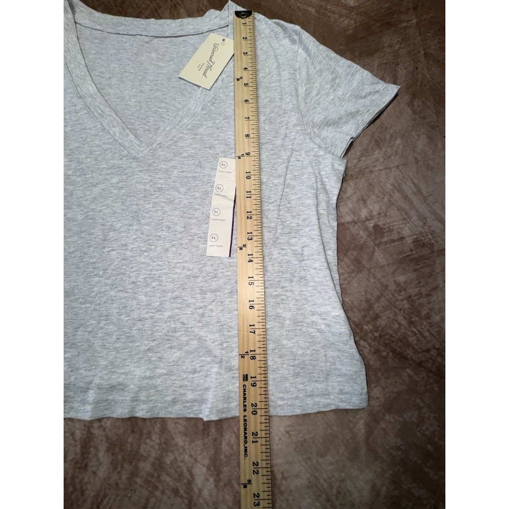 Universal Thread Shirt Womens Size XL Gray Shrunken Short Sleeve V-Neck Top - Picture 2 of 5